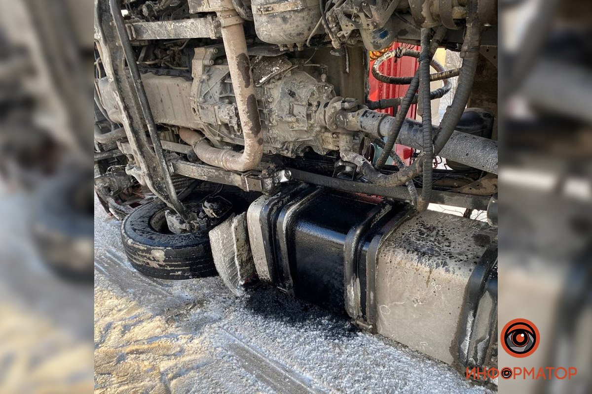 Предварительно, грузовик стоял на обочине