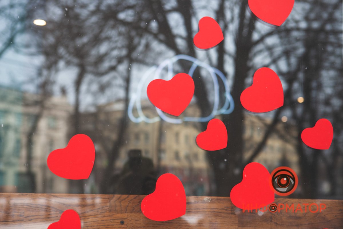 На смену новогодним гирляндам На смену новогодним гирляндам