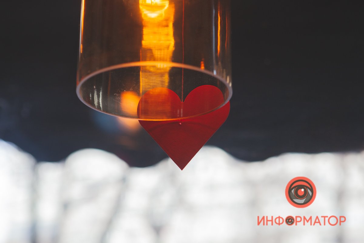 Украсили даже лампочки Украсили даже лампочки