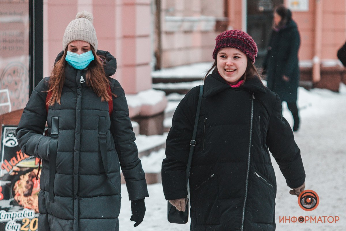 Когда на улице такой ветер, то маску уже и не особо хочется снимать, не так ли? 😷