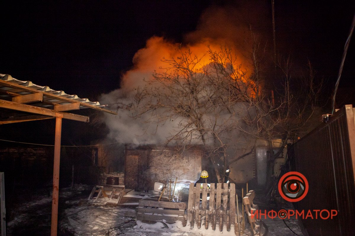 Горит дом в дачном кооперативе Горит дом в дачном кооперативе