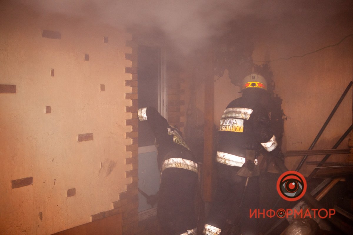 По словам соседей, в доме на момент пожара жильцов не было По словам соседей, в доме на момент пожара жильцов не было