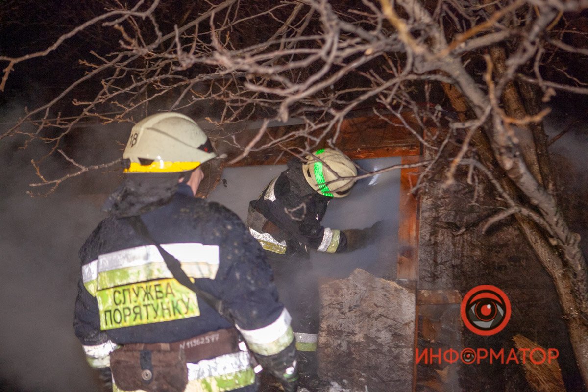 Соседи также рассказали, что в пожаре погибла кошка Соседи также рассказали, что в пожаре погибла кошка