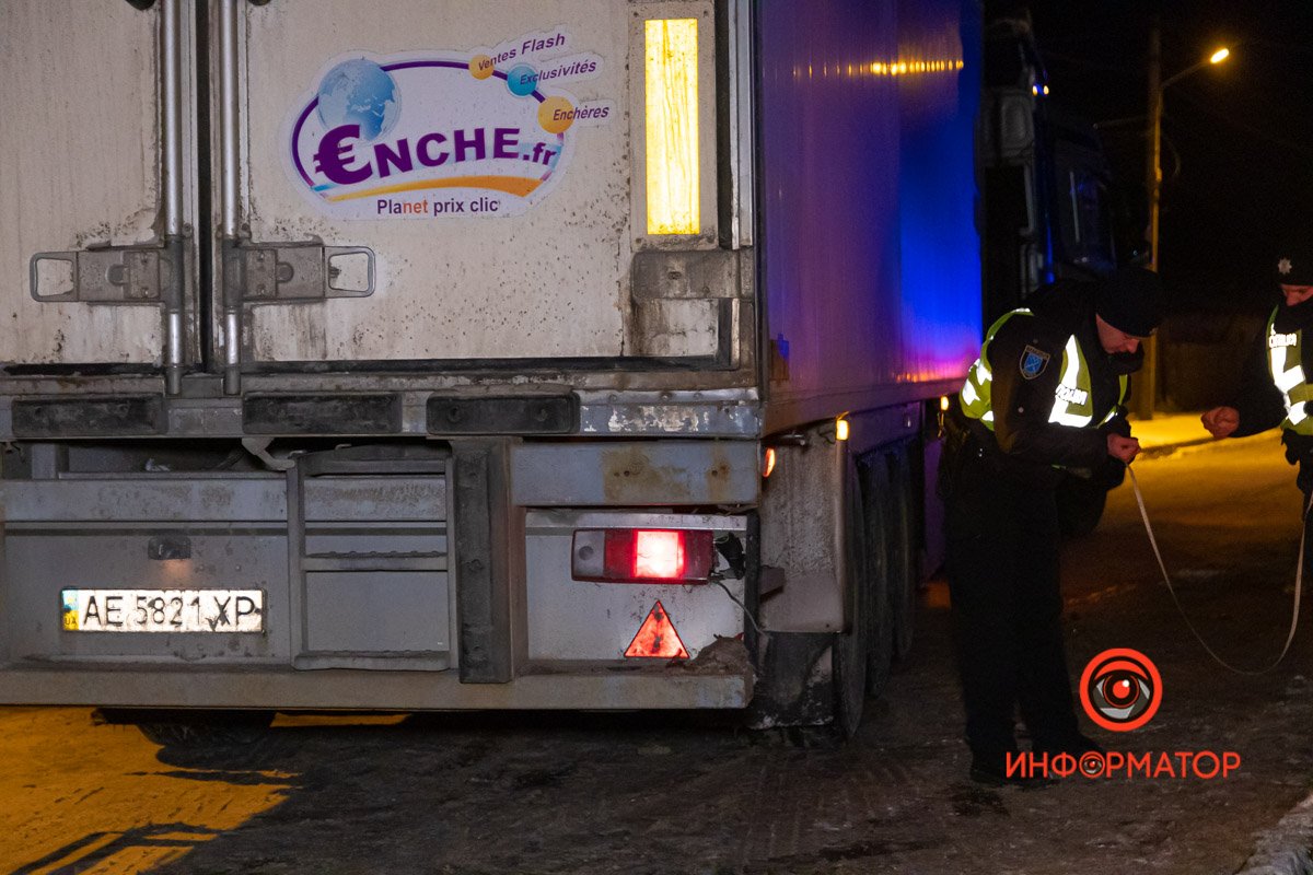 Патрульные фиксируют схему ДТП Патрульные фиксируют схему ДТП