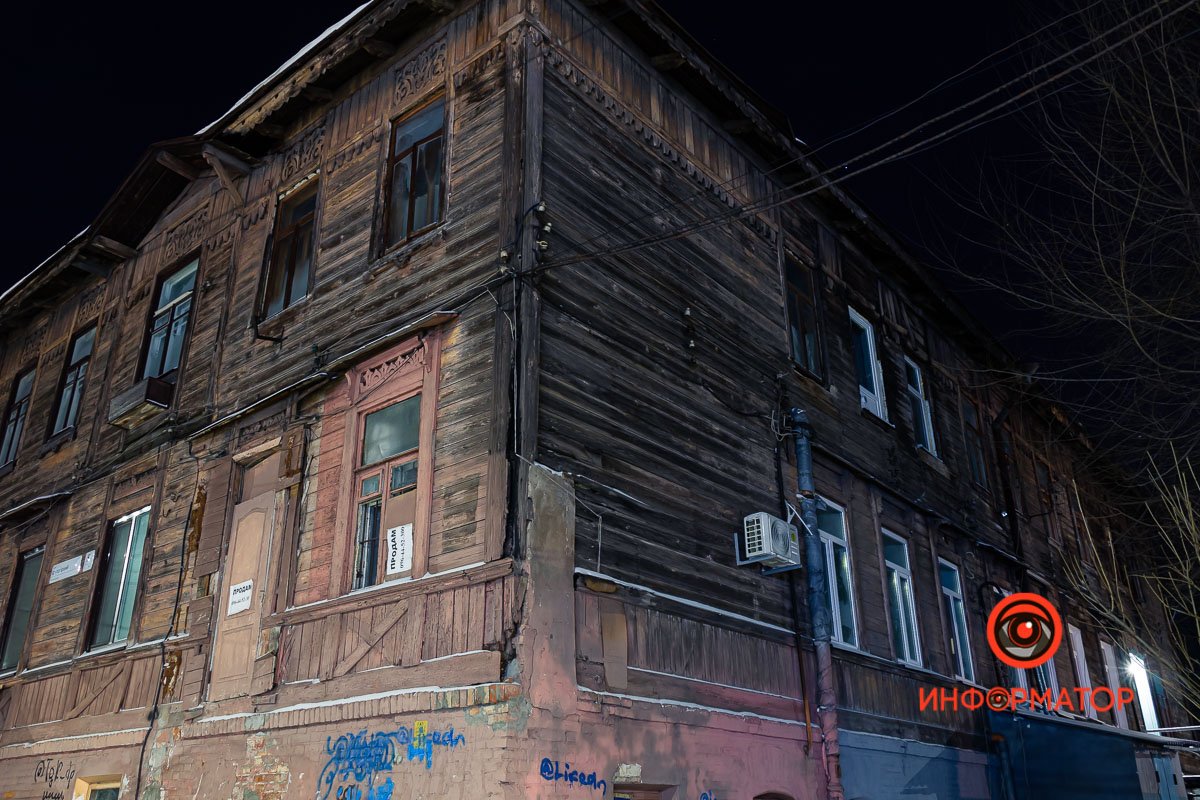 В 2018 году здесь пытались соорудить кирпичную пристройку