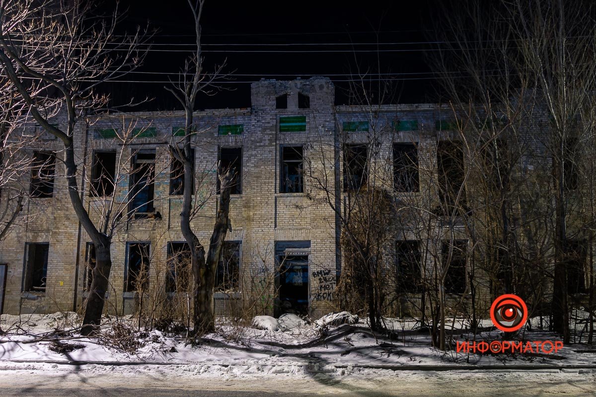 Здесь остались лишь стены