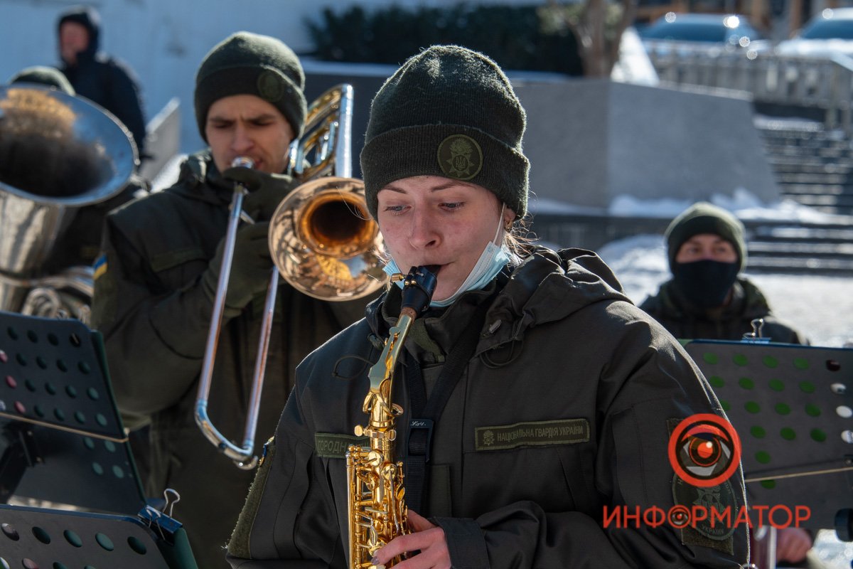 Мороз не стал помехой для музыкальных поздравлений Мороз не стал помехой для музыкальных поздравлений