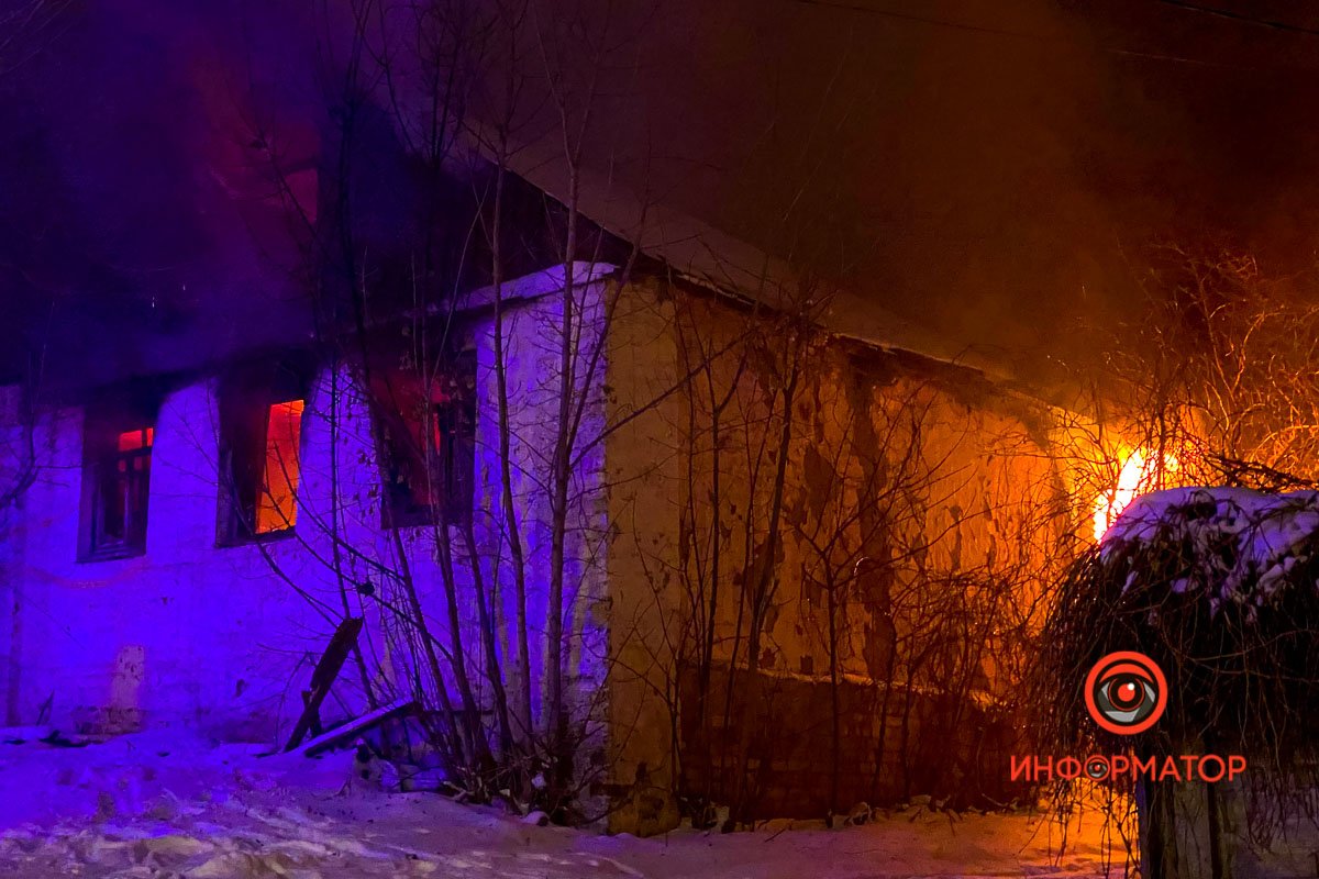 Заброшенный одноэтажный дом Заброшенный одноэтажный дом