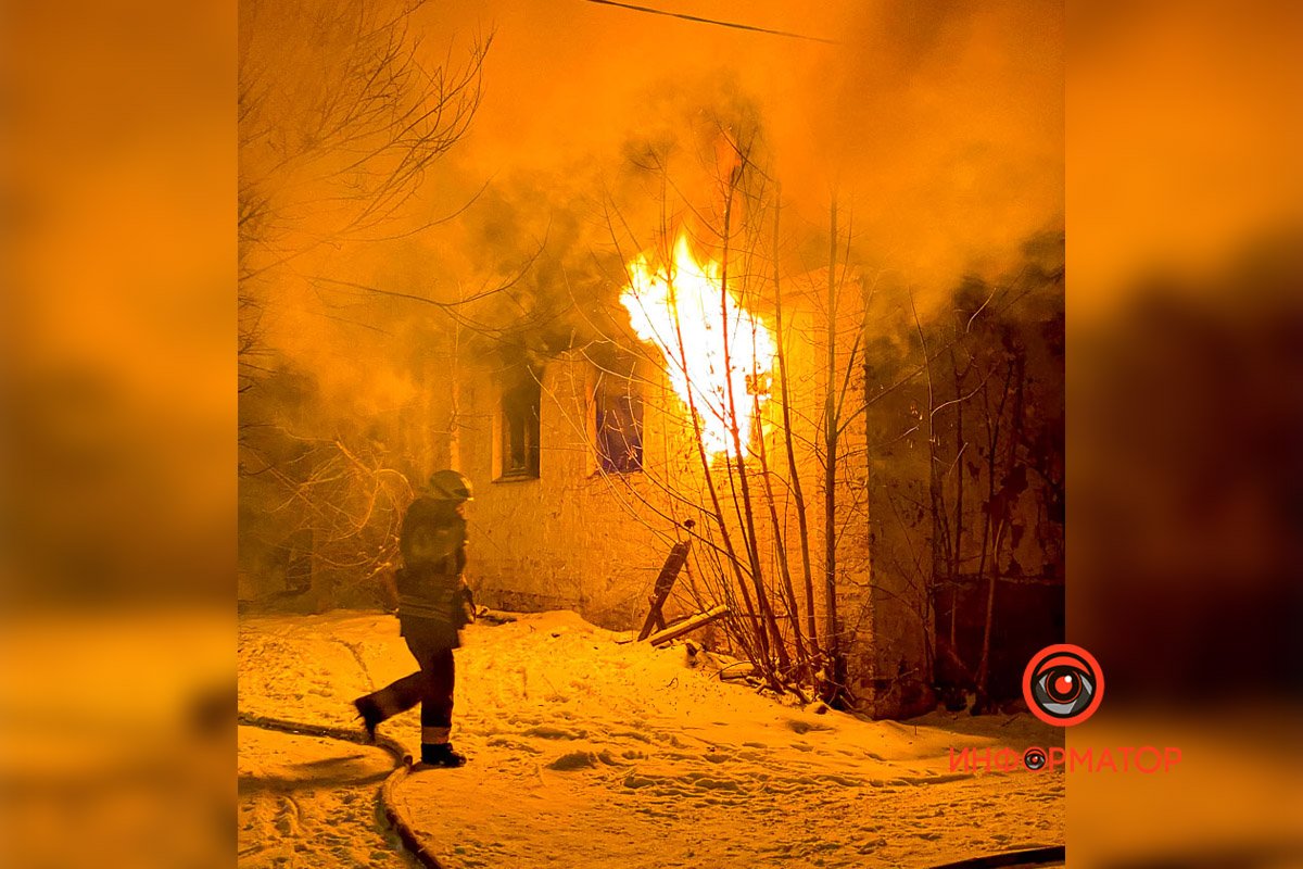 Местные жители вызвали спасателей примерно в 22:30 Местные жители вызвали спасателей примерно в 22:30