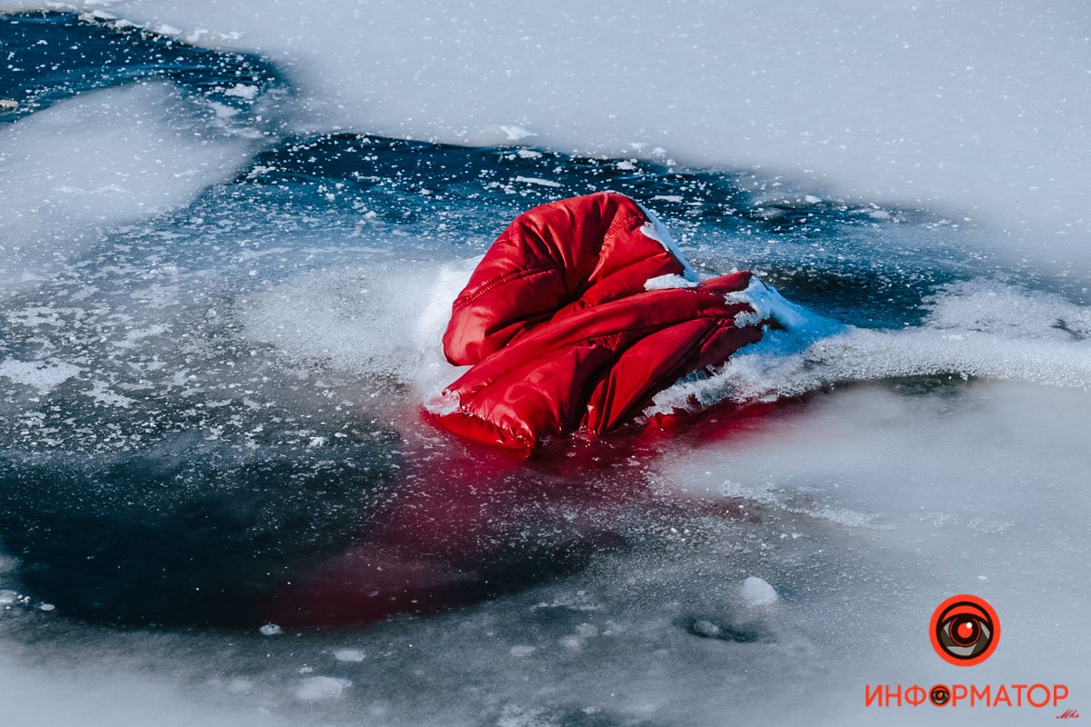 В Днепре возле Таромского рыбхоза мужчина утонул и вмерз в лед 4