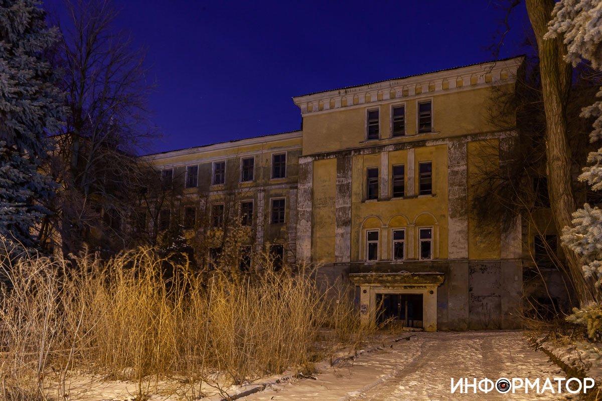 Заброшенная школа, в которой нашли испарения ртути