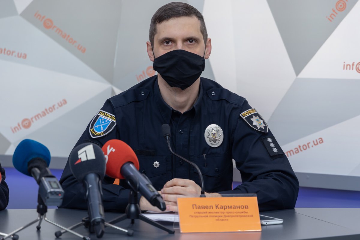 Старший инспектор пресс-службы Патрульной полиции в Днепропетровской области Павел Карманов Старший инспектор пресс-службы Патрульной полиции в Днепропетровской области Павел Карманов