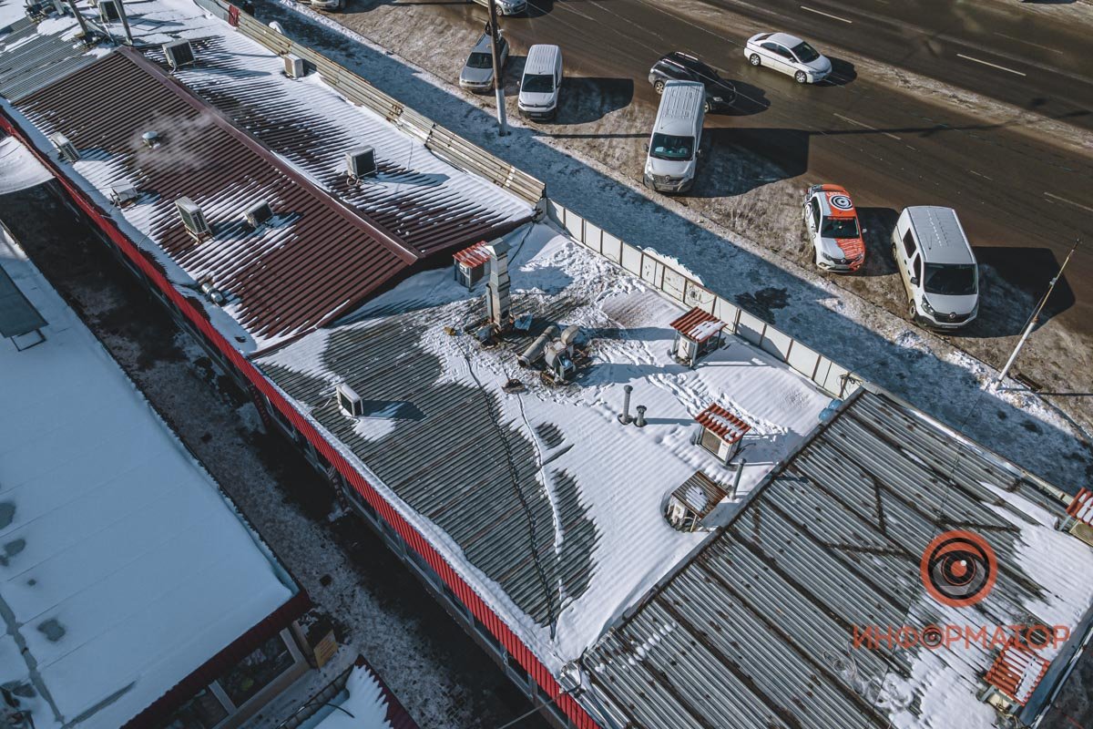 Огонь распространился на крышу Огонь распространился на крышу