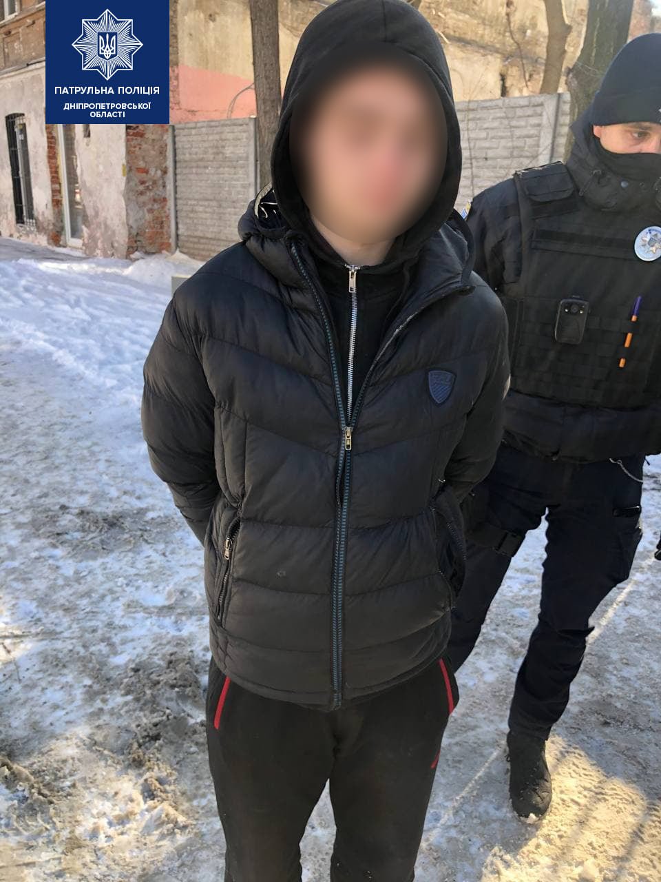 Парня доставили в отделение