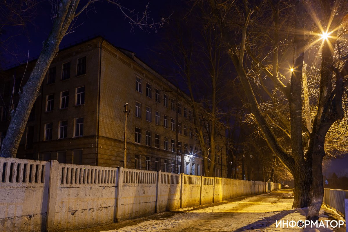 Город стреляет в ночь дробью огней