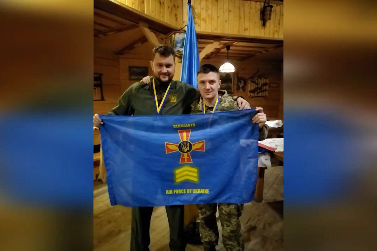 Прапорщик Антон Кондратюк вместе с побратимами из разных родов войск ВСУ покорил Говерлу Прапорщик Антон Кондратюк вместе с побратимами из разных родов войск ВСУ покорил Говерлу