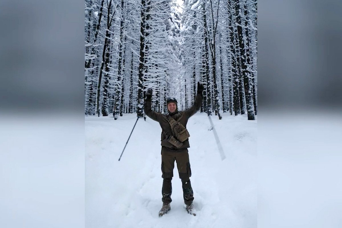 Несмотря на сильный мороз и снег им удалось взобраться на вершину Несмотря на сильный мороз и снег им удалось взобраться на вершину