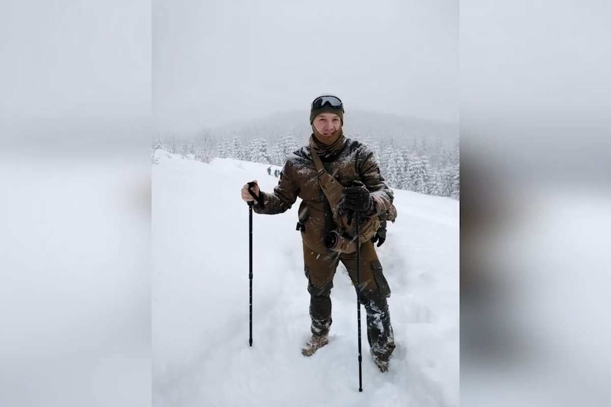 Военнослужащий из Днепра покорил Говерлу в сильный холод Военнослужащий из Днепра покорил Говерлу в сильный холод