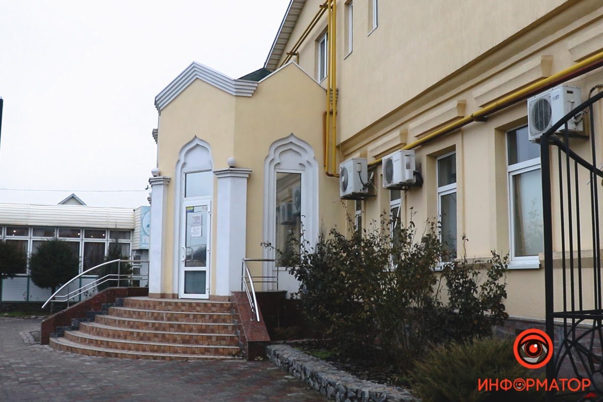 Ярмарочный спуск. Именно здесь расположен центр Международного Общества Сознания Кришны. Ярмарочный спуск. Именно здесь расположен центр Международного Общества Сознания Кришны.