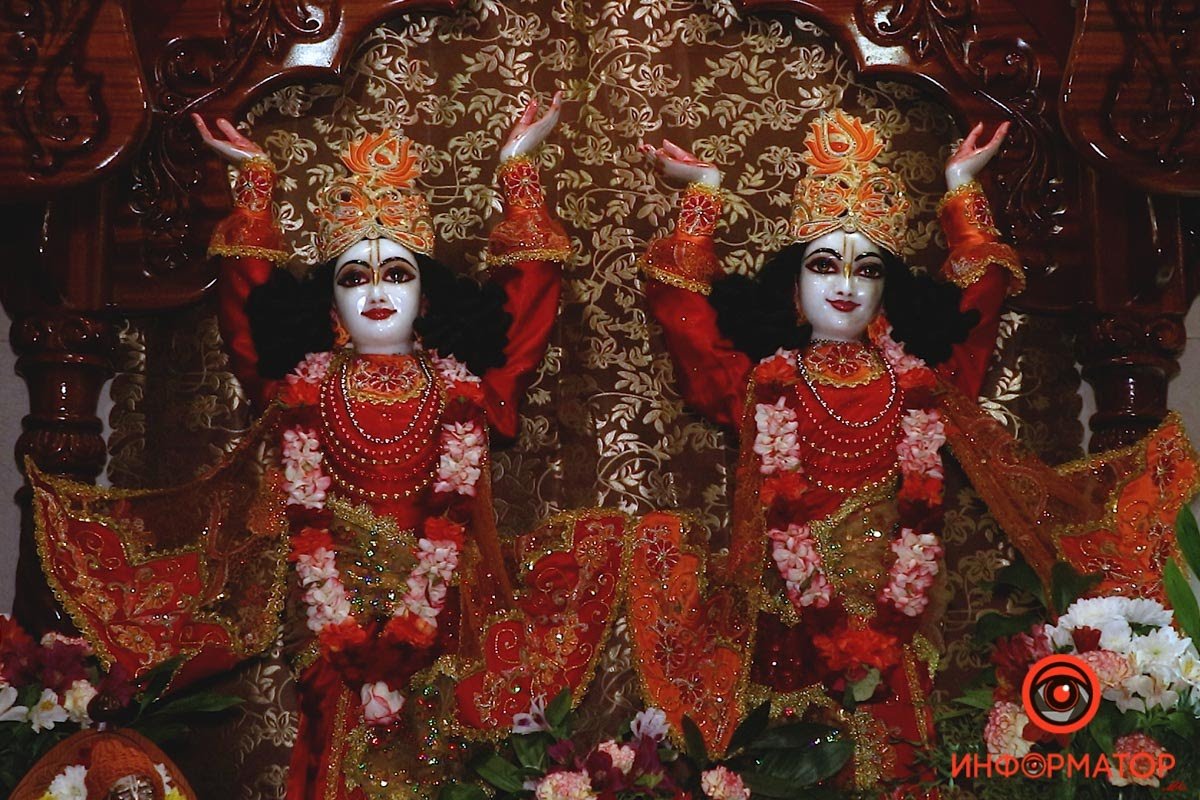 Община организует учебные поездки в Индию или в другие образовательные центры Украины. Община организует учебные поездки в Индию или в другие образовательные центры Украины.