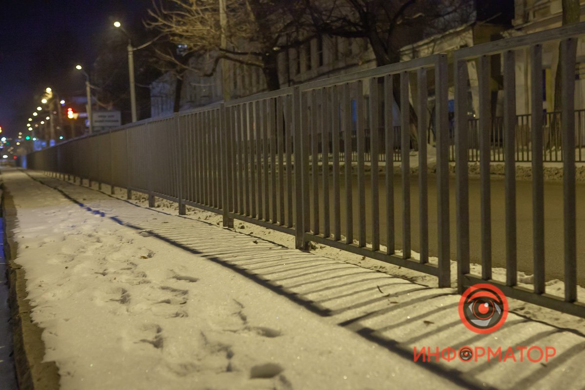 Слышен только звон трамваев и шум проезжающих машин