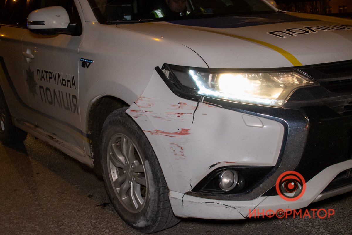 Повреждения полицейской машины