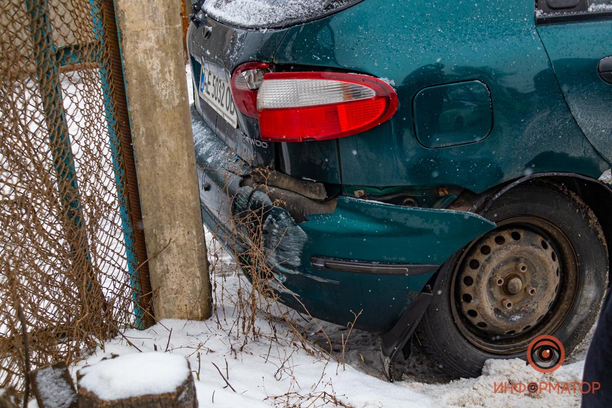 В салоне Daewoo находились двое мужчин В салоне Daewoo находились двое мужчин