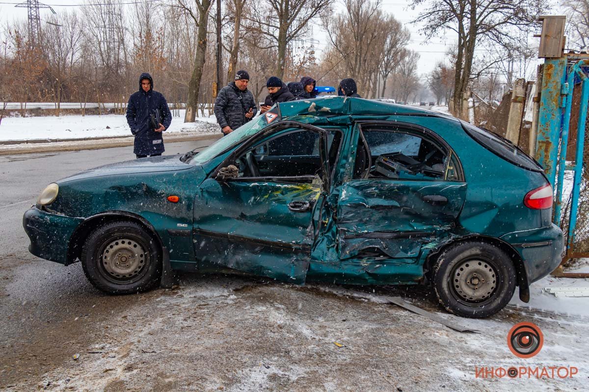 Удар пришелся на сторону водителя Удар пришелся на сторону водителя