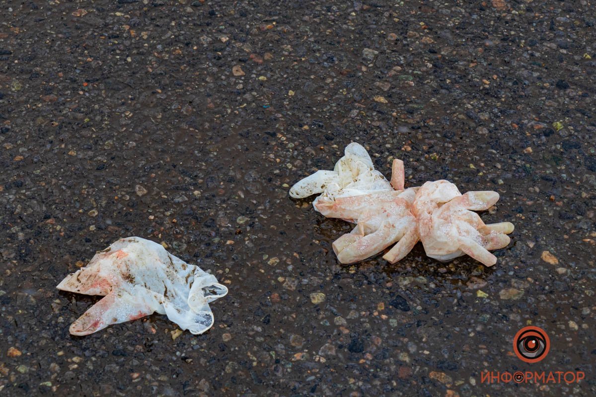 Водитель в тяжелом состоянии, пассажир пострадал меньше, но также нуждался в медицинской помощи Водитель в тяжелом состоянии, пассажир пострадал меньше, но также нуждался в медицинской помощи