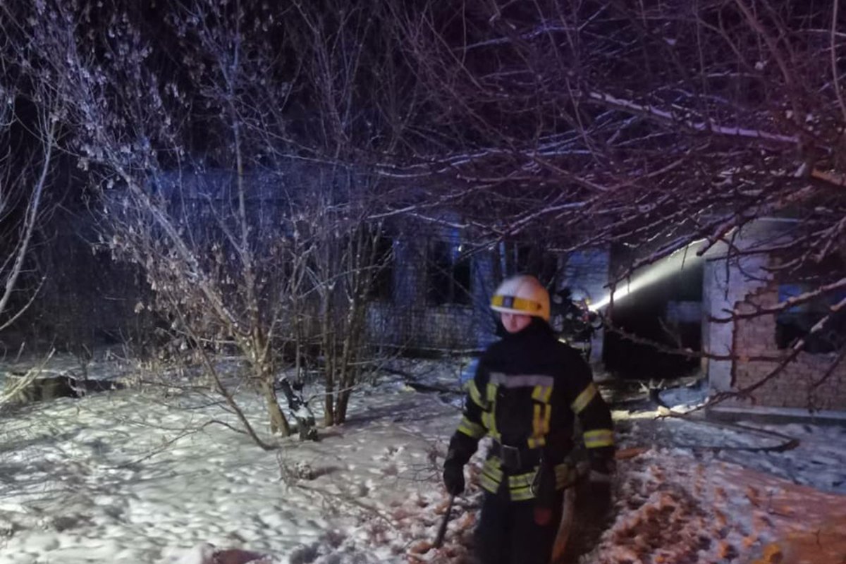 Горел заброшенный дом Горел заброшенный дом