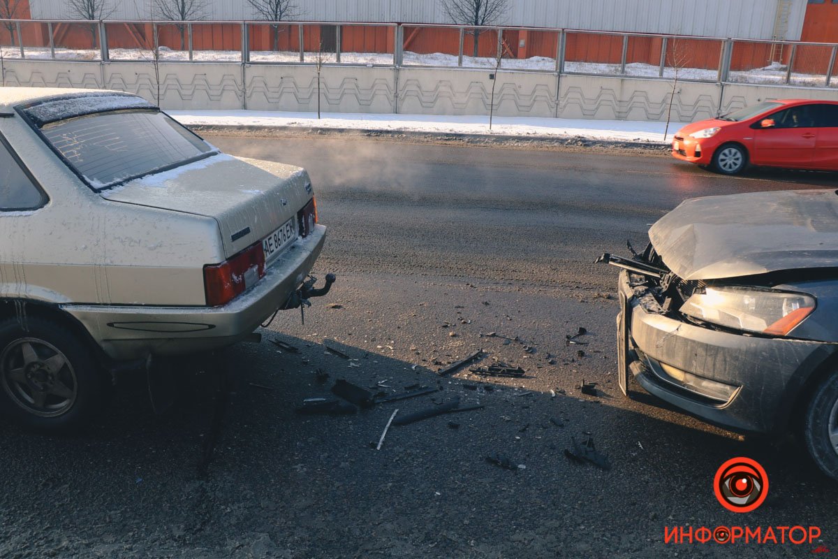 Столкнулись ВАЗ, Volkswagen и Nissan