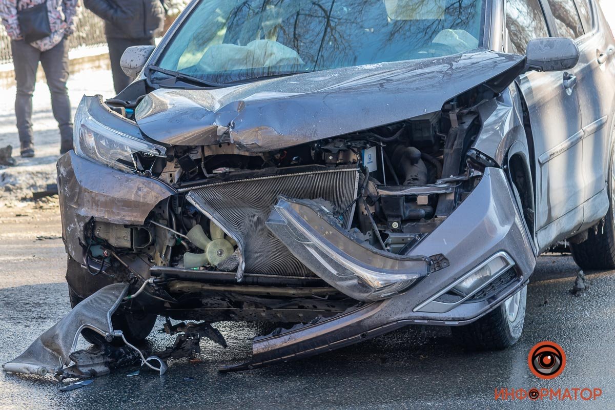 Вероятно, что водитель Honda не уступил дорогу, в результате чего произошло столкновение Вероятно, что водитель Honda не уступил дорогу, в результате чего произошло столкновение