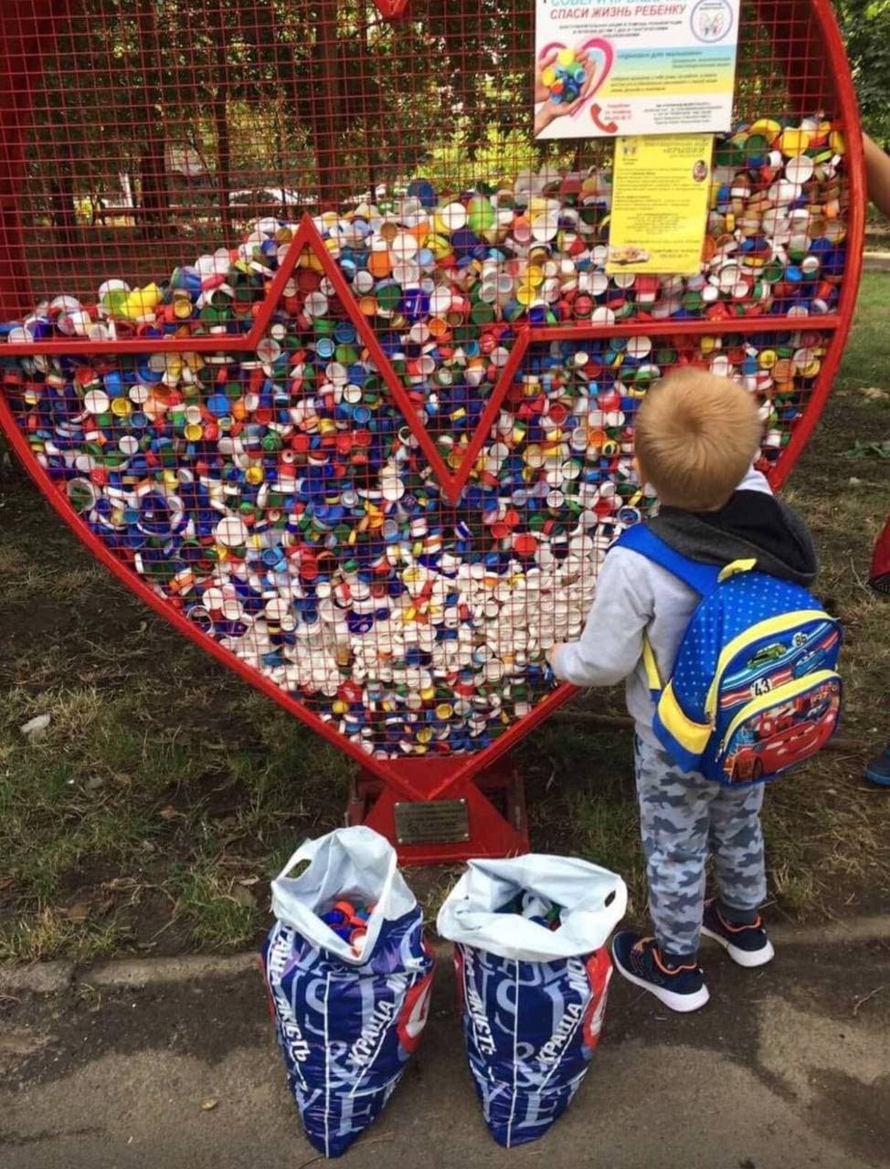 Социально-экологическая акция «Крышка для малышки» была инициирована БФ «Генофонд майбутнього» при поддержке горсовета Днепра и Днепропетровского национального университета.