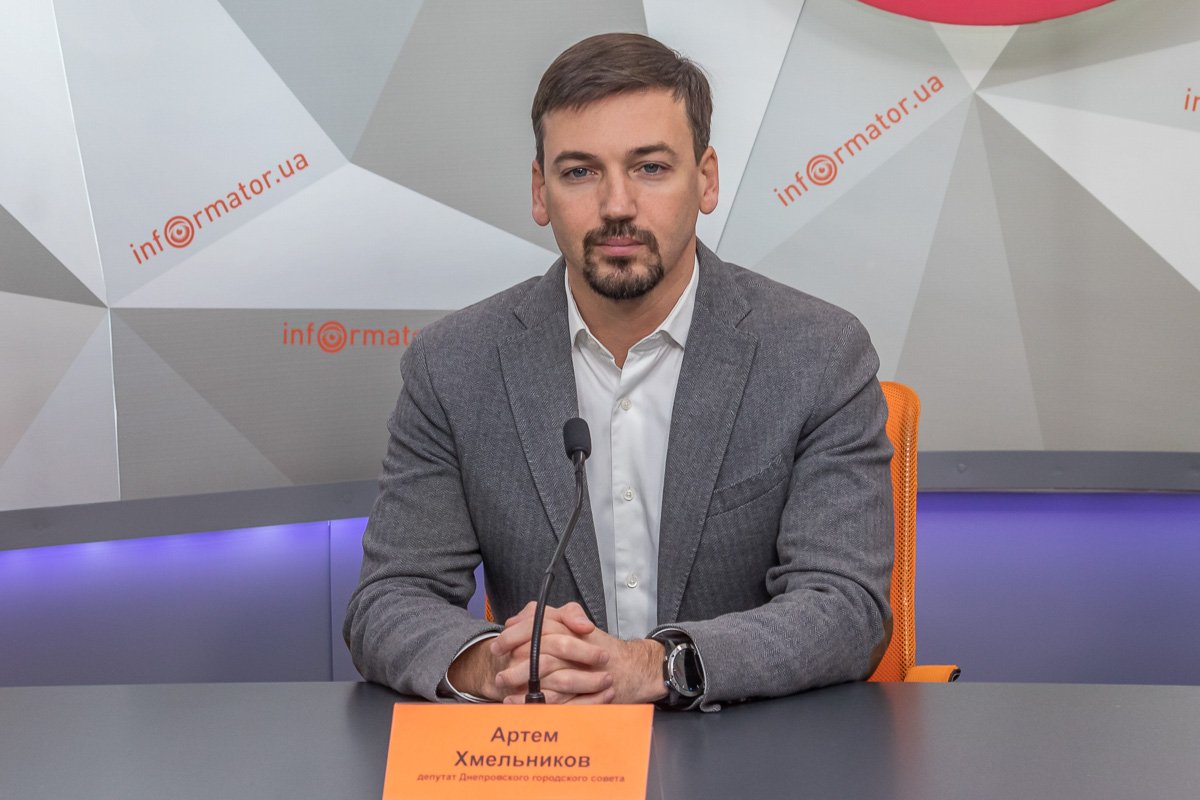 Депутат Днепровского городского совета Артем Хмельников