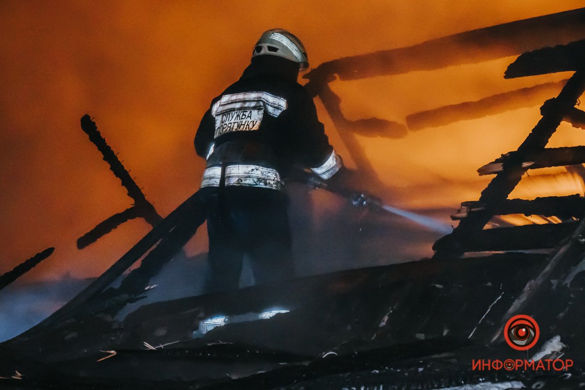 На место оперативно прибыли спасатели