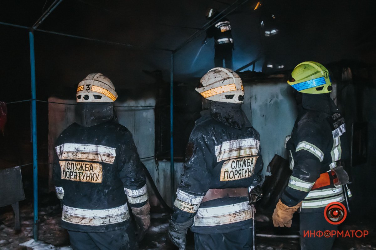 По предварительной информации, причиной возгорания стала неисправная проводка