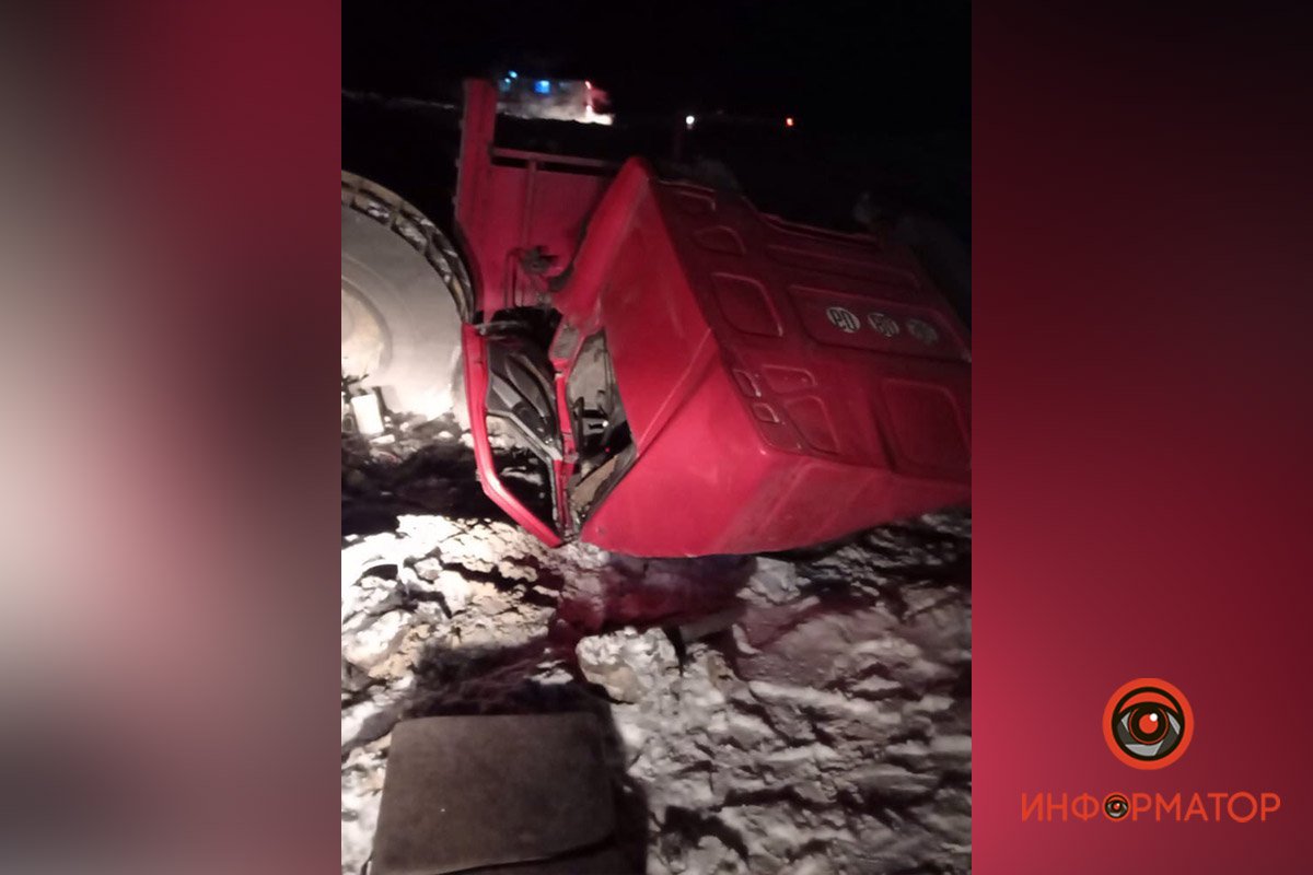 Renault слетел с дороги