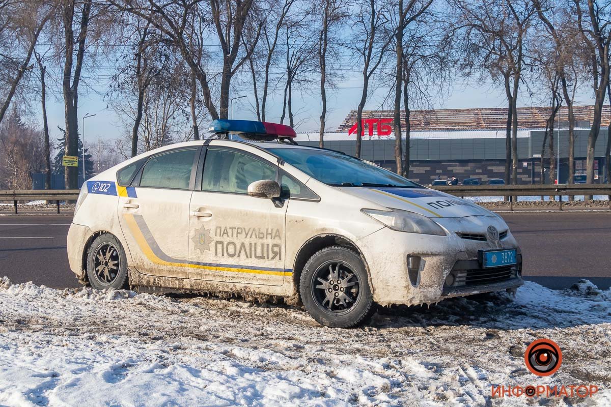 На место вызвали следственно-оперативную группу и судмедэкспертов На место вызвали следственно-оперативную группу и судмедэкспертов