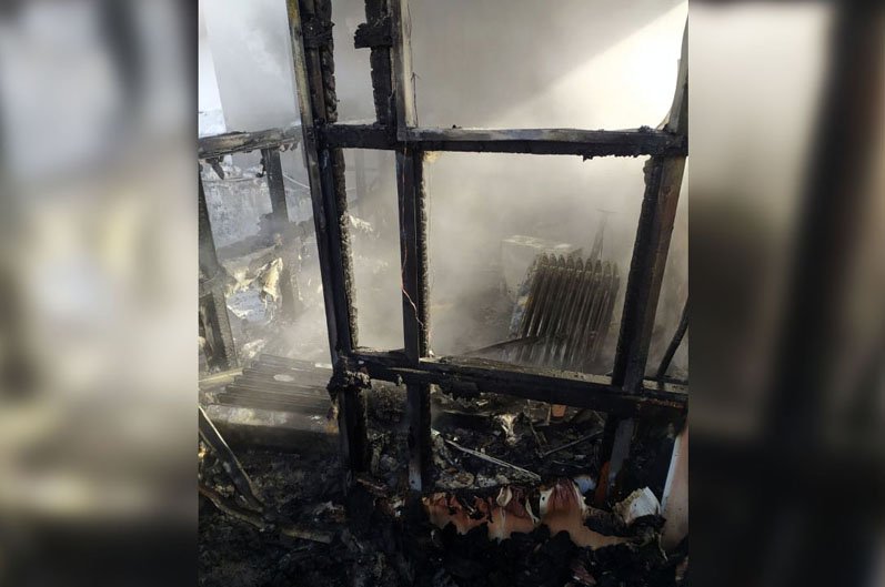 В Днепре на проспекте Хмельницкого произошел пожар на территории предприятия 1