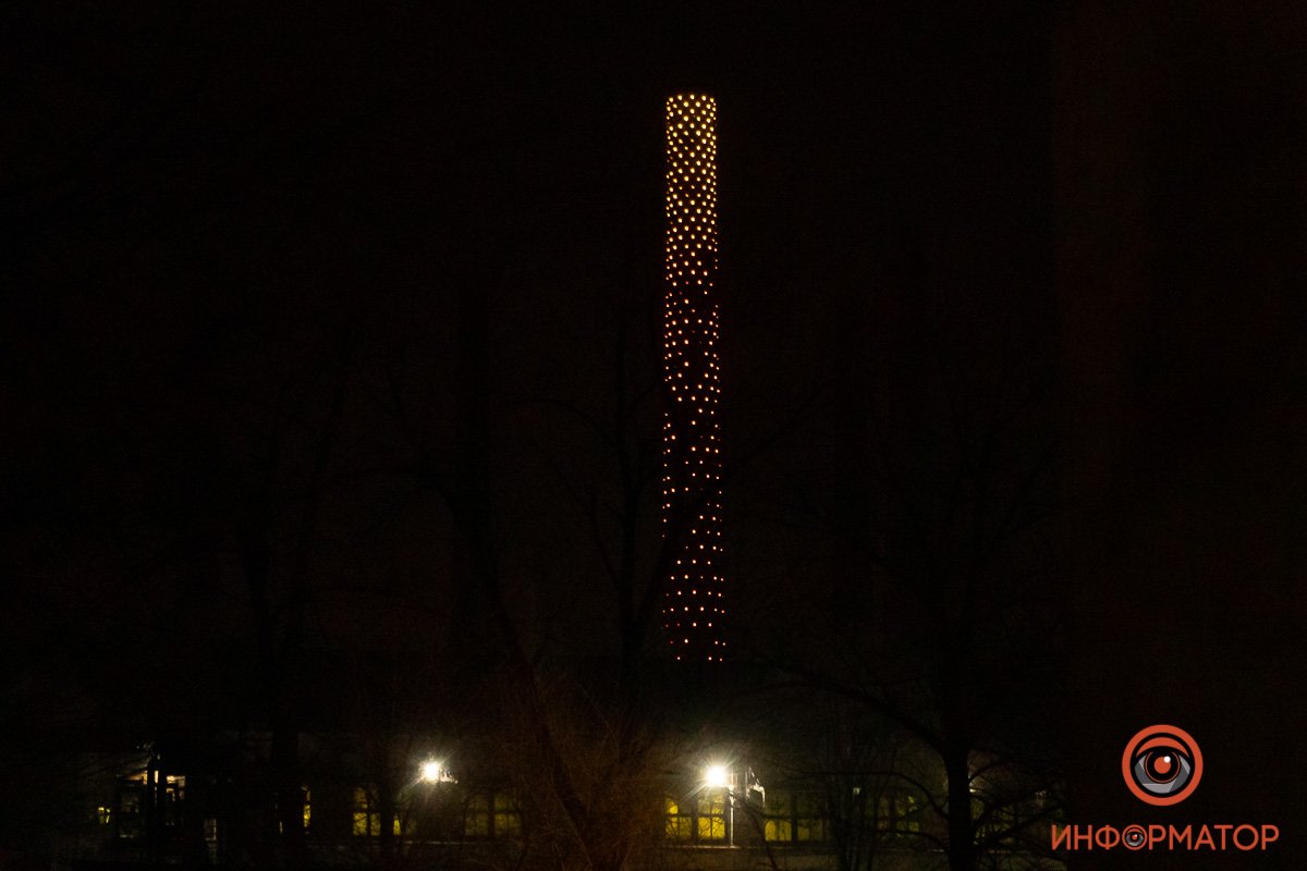 В Днепре зажгли световую инсталляцию в память о Героях Небесной Сотни В Днепре зажгли световую инсталляцию в память о Героях Небесной Сотни