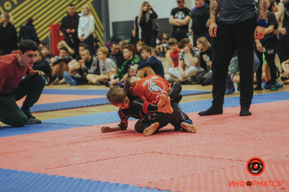 В Днепре прошли соревнования по грэпплингу - участвовали даже дети 8