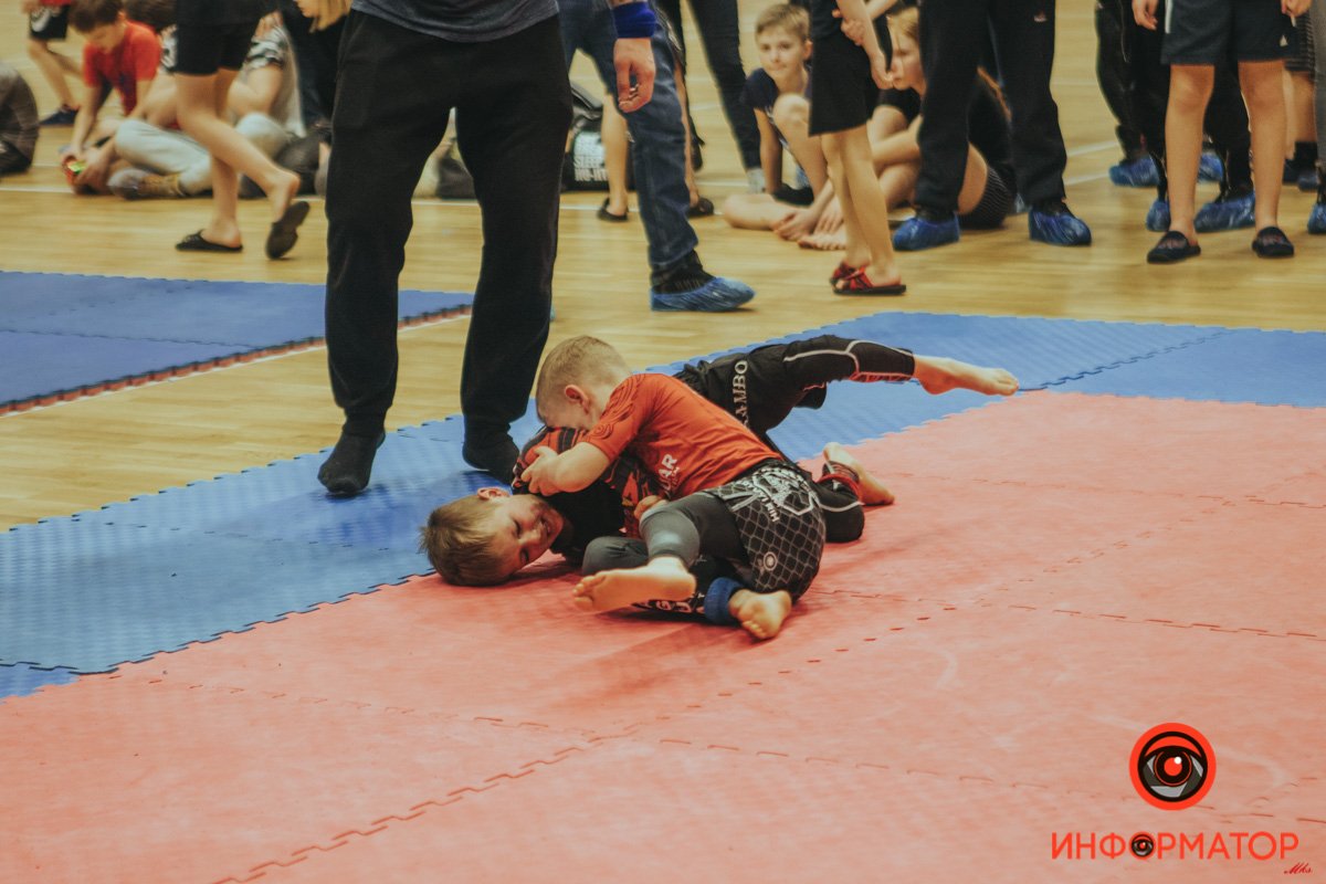 В Днепре прошли соревнования по грэпплингу - участвовали даже дети 11