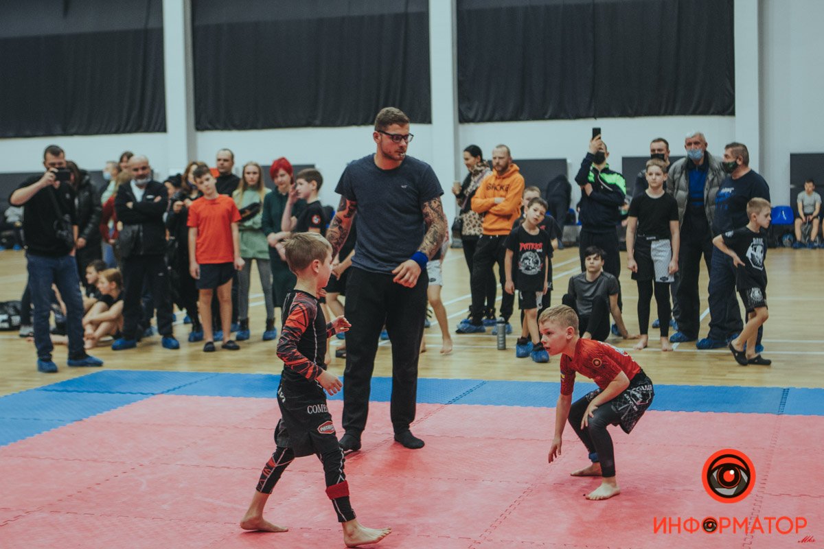 В Днепре прошли соревнования по грэпплингу - участвовали даже дети 12