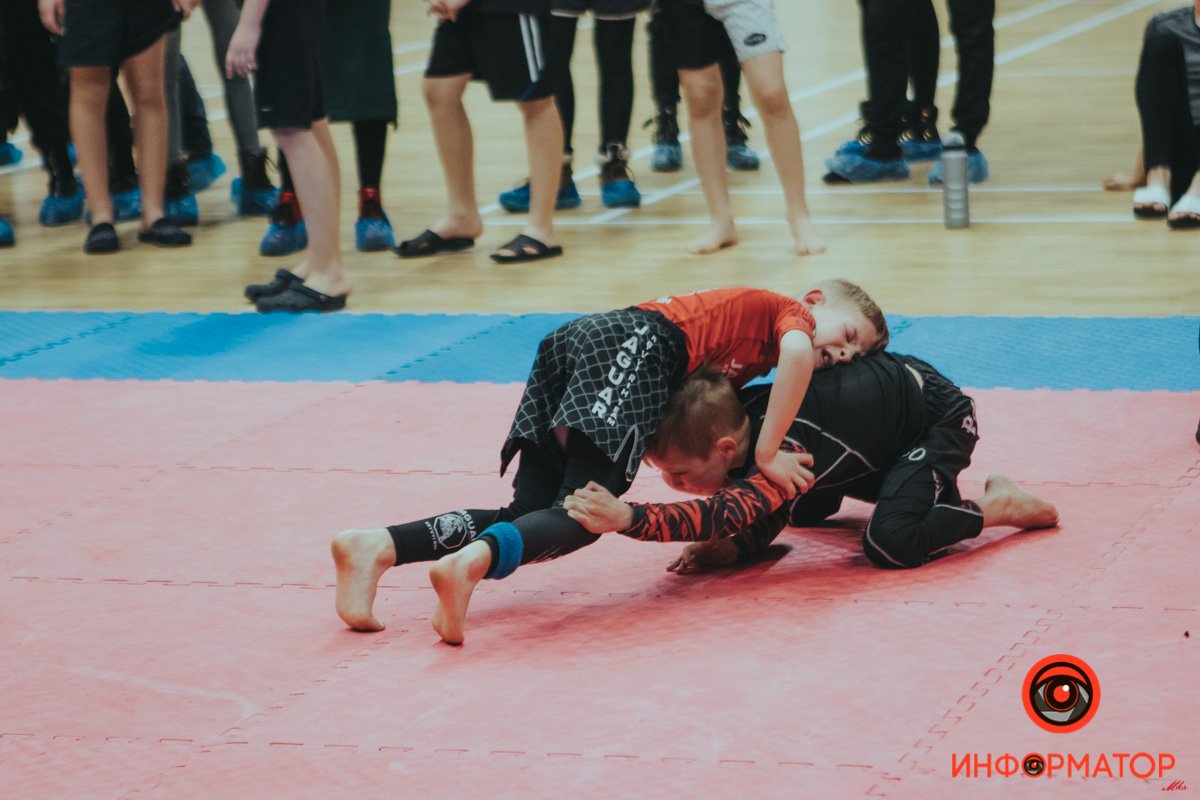 В Днепре прошли соревнования по грэпплингу - участвовали даже дети 14
