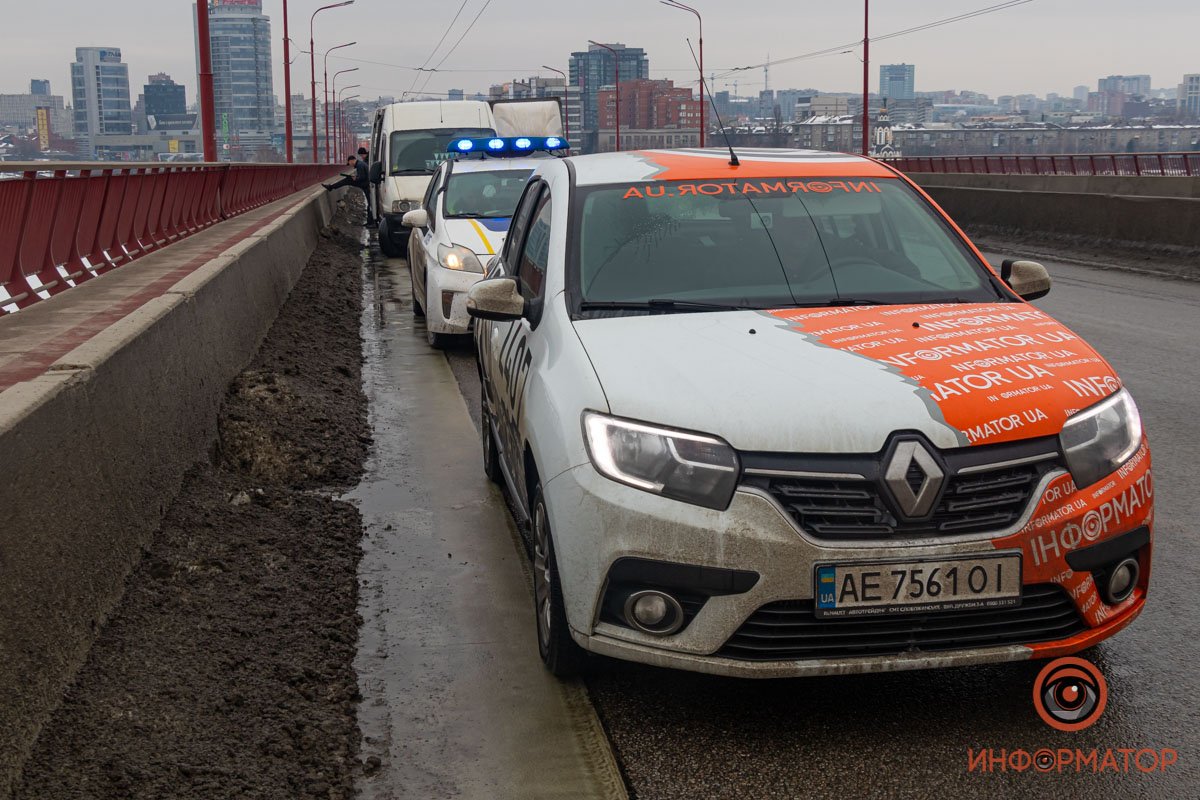 Авария произошла на Новом мосту в крайнем правом ряду в направлении левого берега