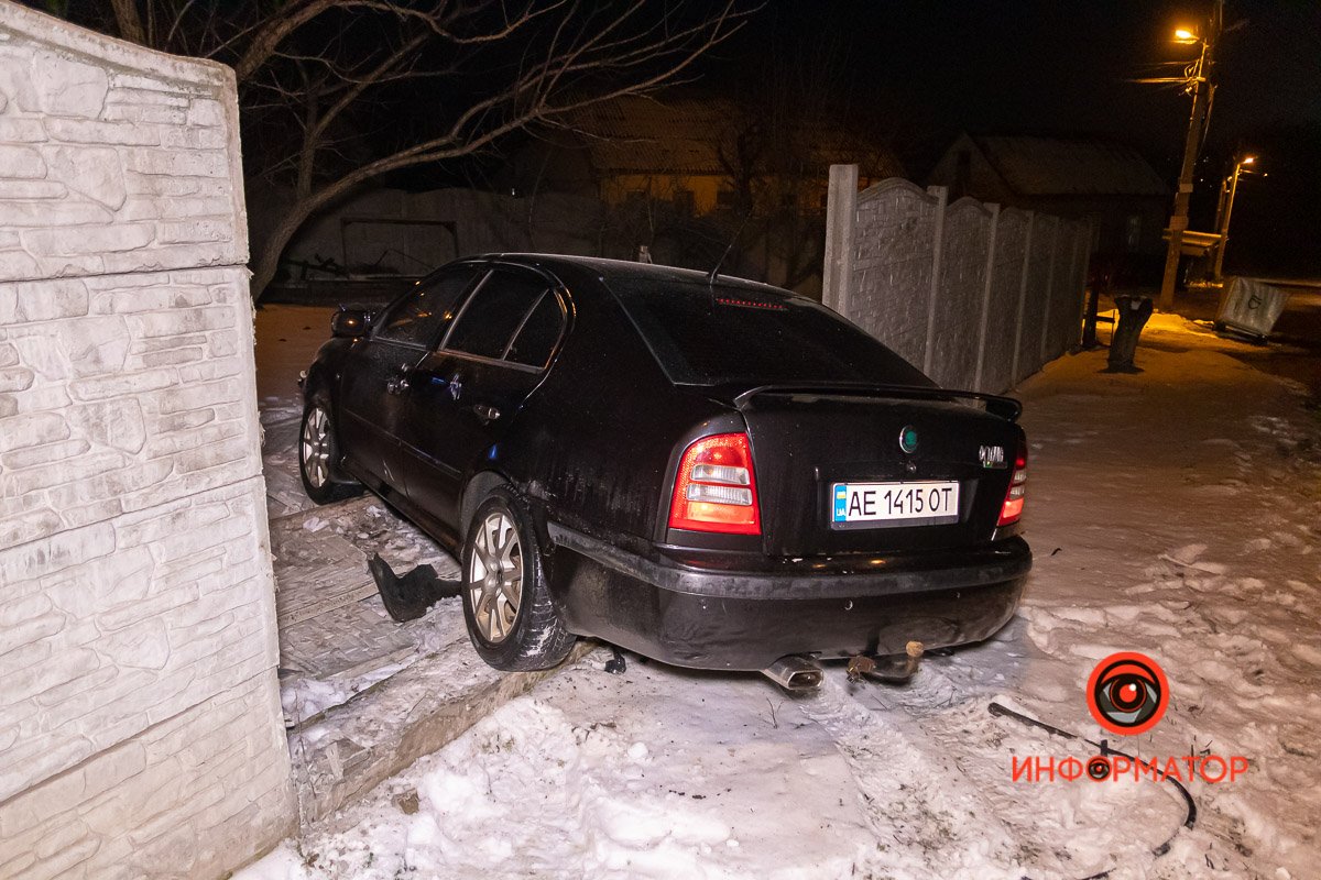 Протаранил забор дома №57 Протаранил забор дома №57