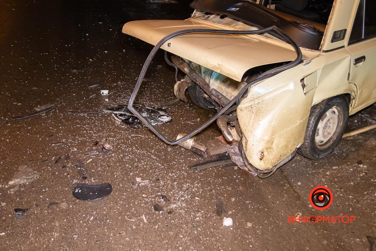 На дороге осколки На дороге осколки