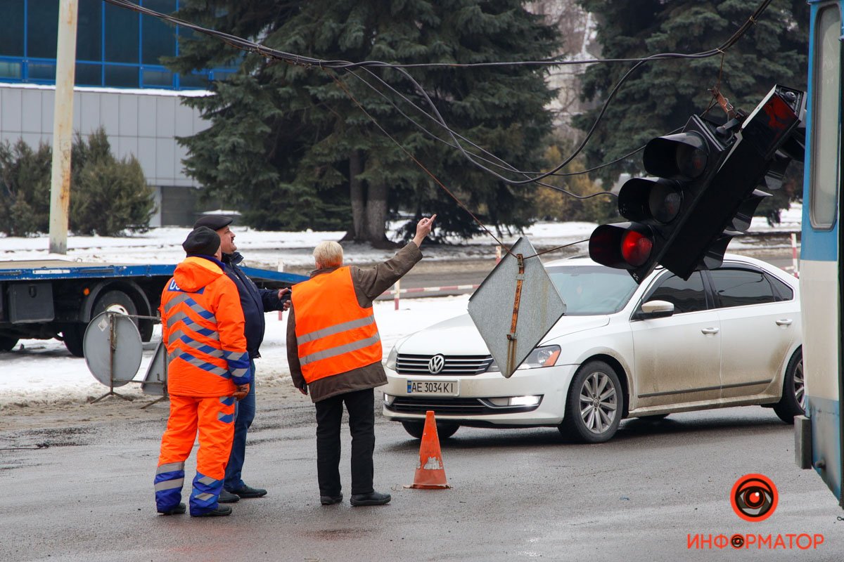 Коммунальщики уже на месте Коммунальщики уже на месте
