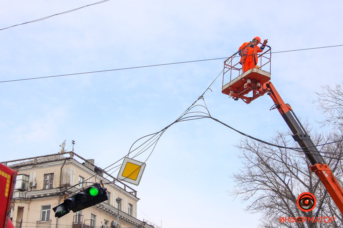 Причина, по которой упал светофор, выясняется Причина, по которой упал светофор, выясняется