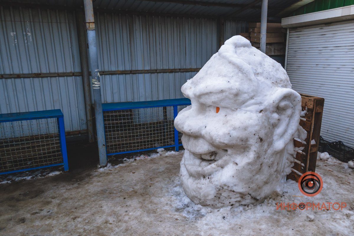 Судя по чубу, это казак Судя по чубу, это казак